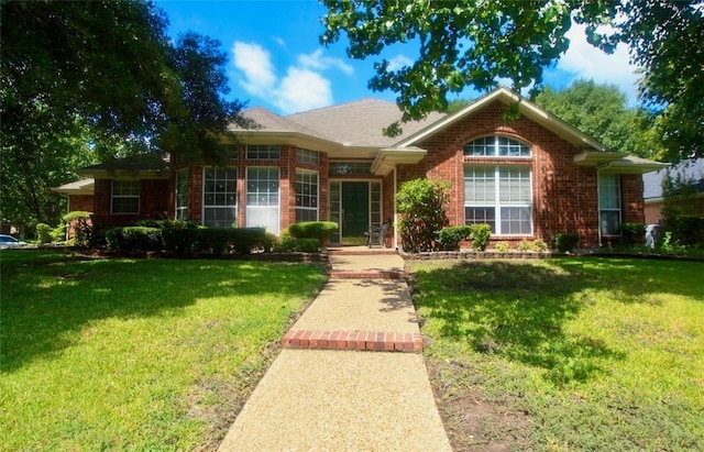 ranch-style house featuring a front yard