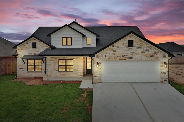 view of front of house featuring a yard and a garage