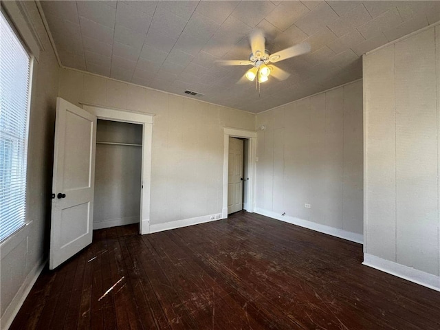 unfurnished bedroom featuring ceiling fan, a closet, and dark hardwood / wood-style floors