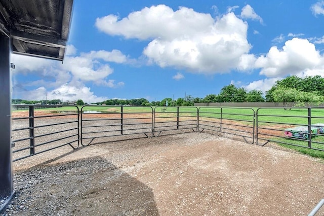 view of yard featuring a rural view