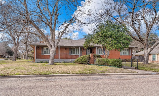 view of front of property with a front yard