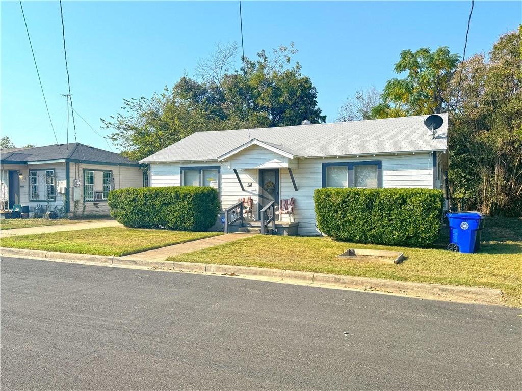 ranch-style house featuring a front yard