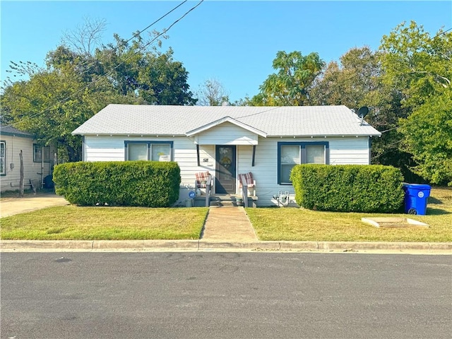 view of front of house with a front lawn