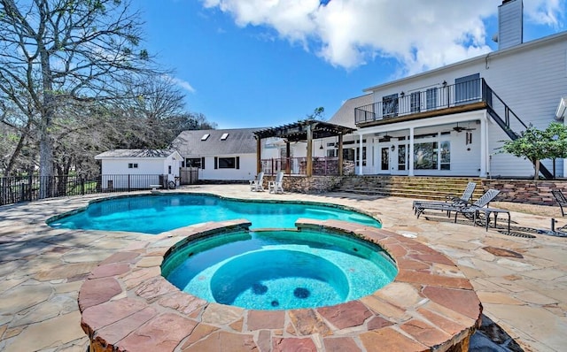 view of swimming pool with a pool with connected hot tub, fence, a patio, a pergola, and a ceiling fan