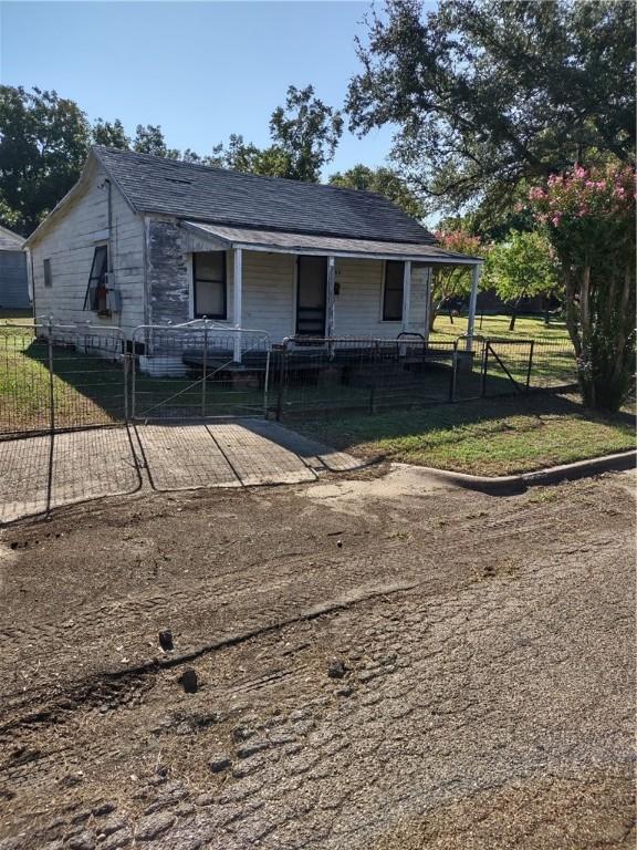 view of front of house featuring a porch