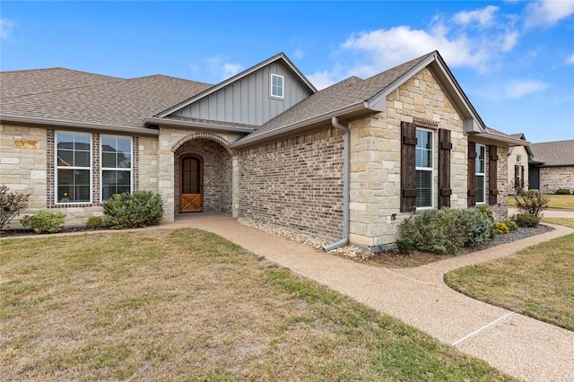 view of front of home with a front lawn