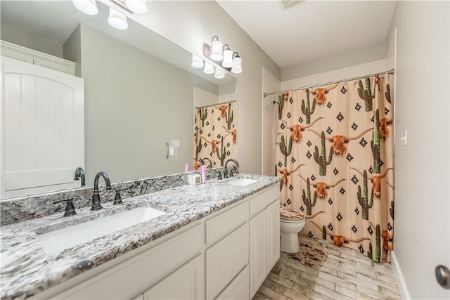 bathroom featuring a shower with shower curtain, vanity, and toilet