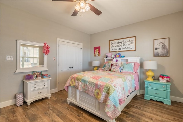 bedroom with ceiling fan, dark wood-type flooring, and a closet