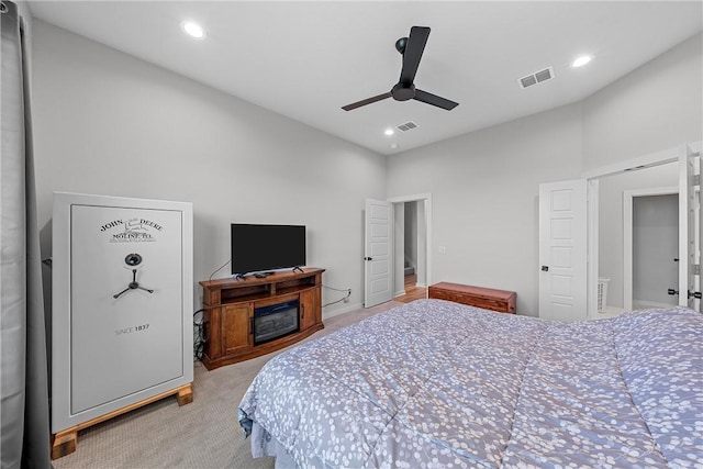 bedroom featuring ceiling fan, carpet floors, visible vents, and recessed lighting