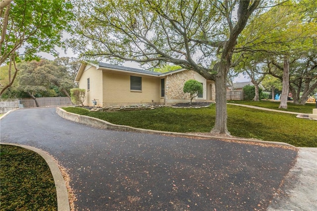 view of front of property with a front yard