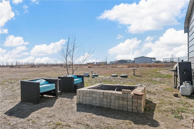 view of yard featuring a rural view