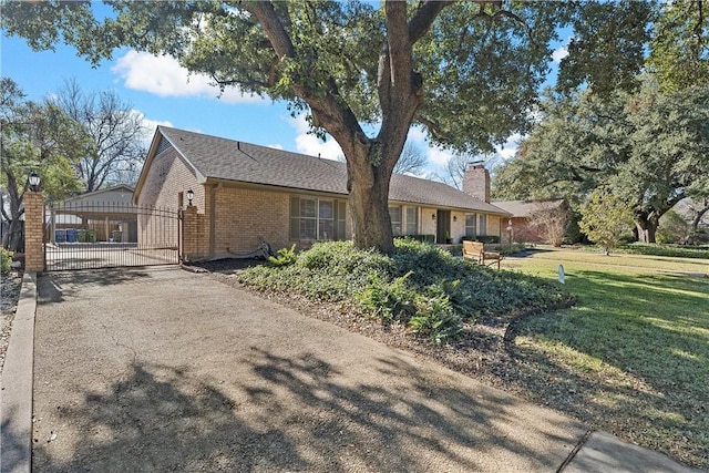 view of front of property with a front yard