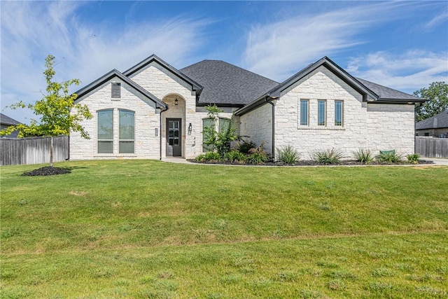 view of front of home featuring a front yard