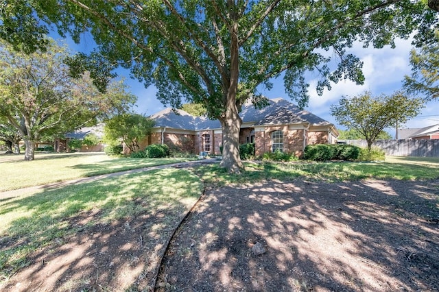 view of front facade with a front yard