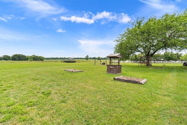 view of yard featuring a rural view