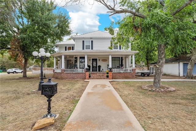 view of front of home featuring a front yard