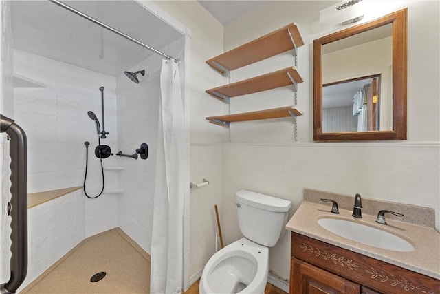 bathroom with toilet, a shower with curtain, and vanity