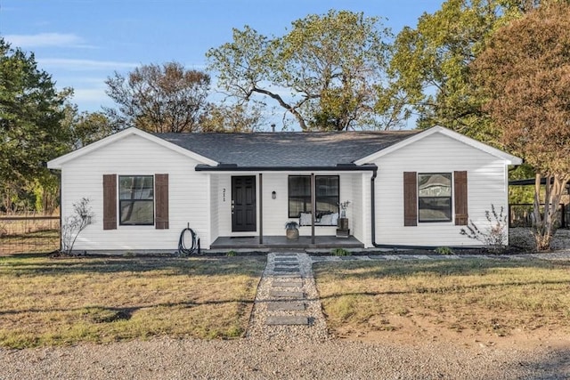 single story home featuring a porch and a front lawn