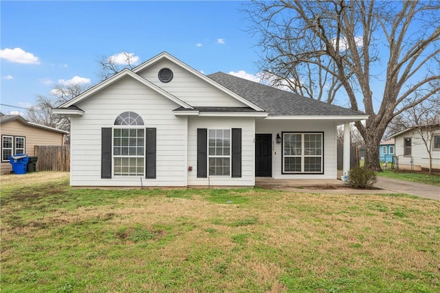 view of front facade featuring a front lawn