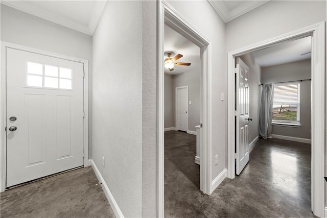 entryway with crown molding and ceiling fan