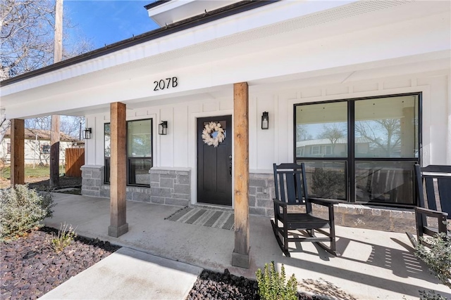 entrance to property featuring covered porch