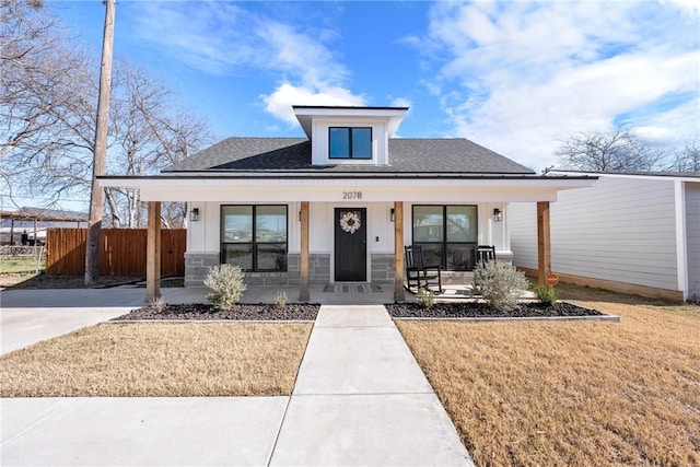 view of front of house featuring a front lawn and covered porch