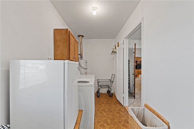 clothes washing area with washer / clothes dryer