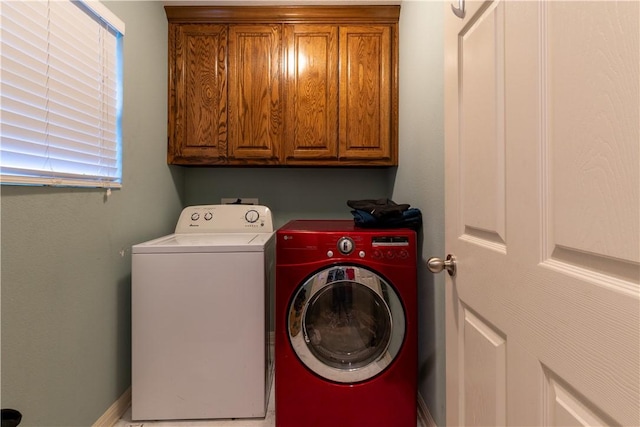 washroom featuring cabinets and washing machine and dryer