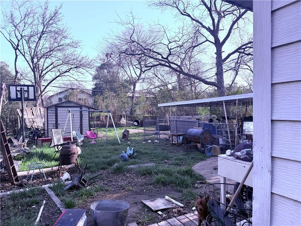 view of yard with a shed