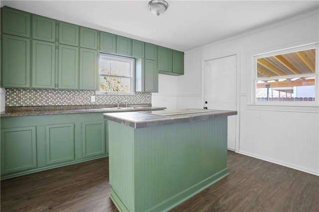 kitchen featuring a kitchen island, dark hardwood / wood-style floors, and green cabinets