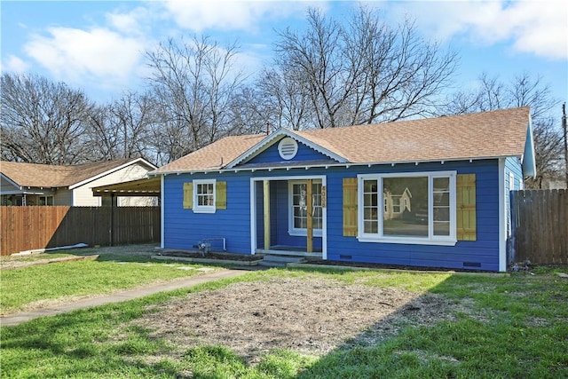 view of front of house featuring a carport and a front lawn