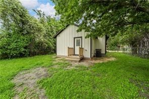 view of outdoor structure with a yard