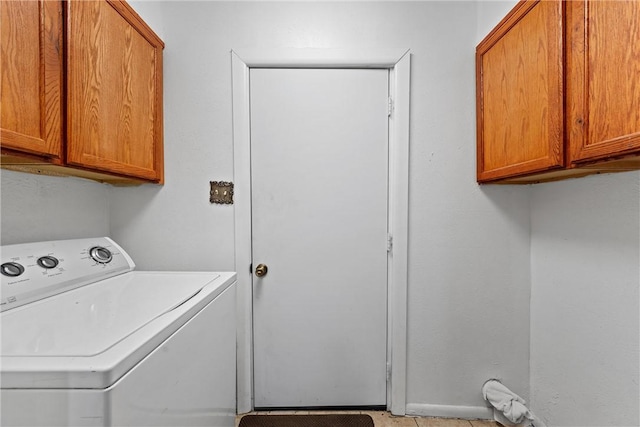 laundry area featuring cabinets and washer / dryer