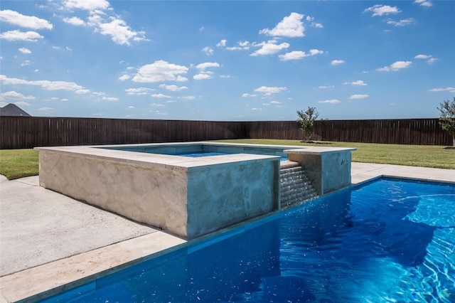 view of pool featuring a hot tub and a lawn