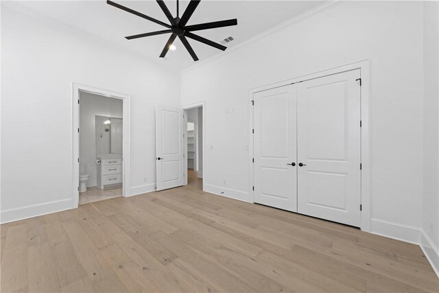 walk in closet featuring a chandelier and light wood-type flooring