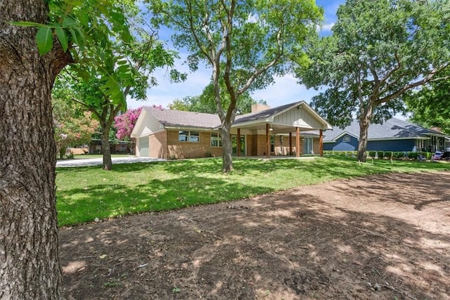 ranch-style house featuring a front yard