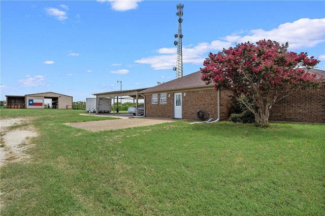 view of yard with a carport