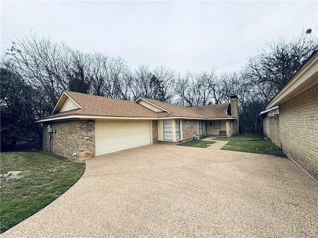 ranch-style house featuring a front lawn and a garage