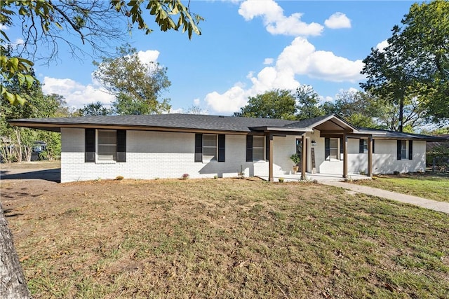 single story home with a front yard