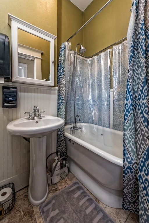 bathroom with shower / tub combo with curtain, sink, and tile patterned floors