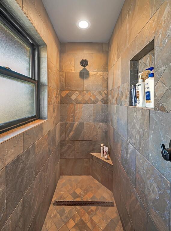 bathroom featuring tiled shower