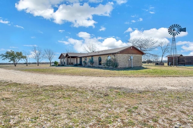 view of front of property with a front lawn