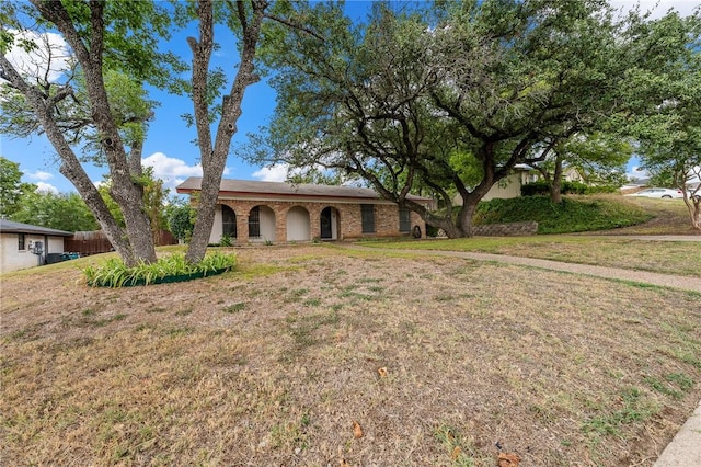 ranch-style home featuring a front yard