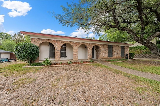 ranch-style home with a front yard