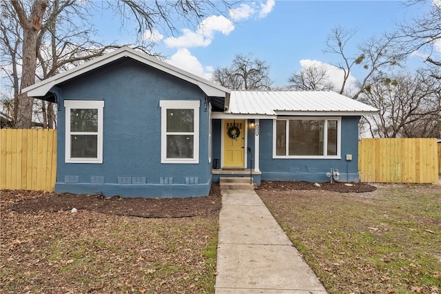 view of front of house with a front lawn