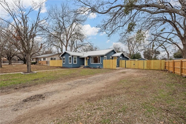 view of front facade with a front yard