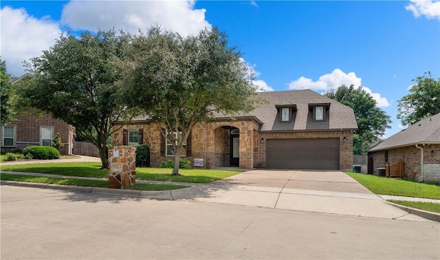 view of front of house featuring a front yard