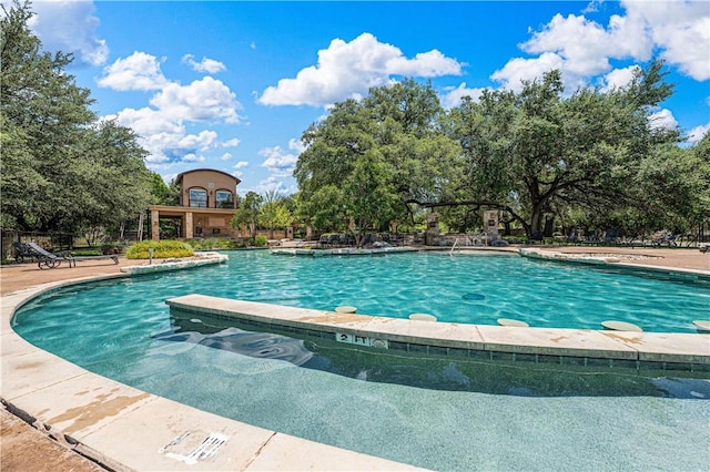 view of swimming pool