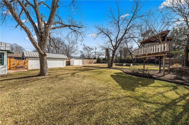 view of yard featuring a storage shed and a wooden deck