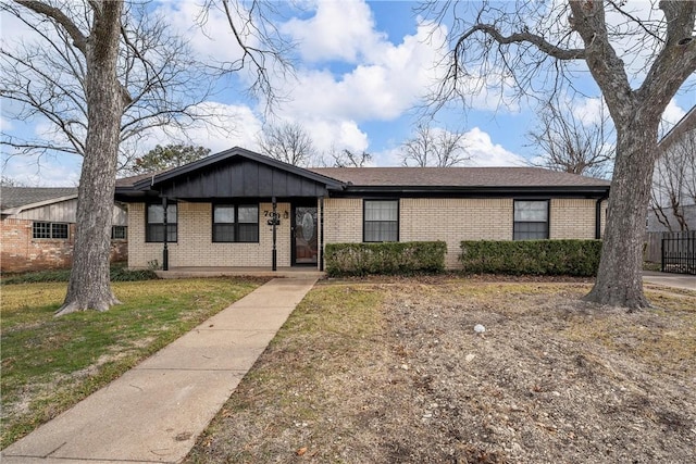 single story home with a front yard